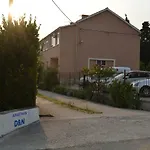 D & N